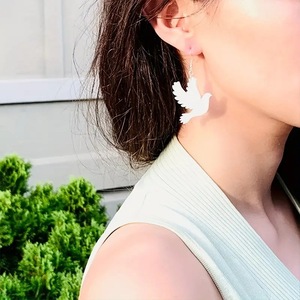 Boucles d'oreilles pendantes en acrylique scintillant pour femmes, bijoux élégants et tendance - Product Image 2