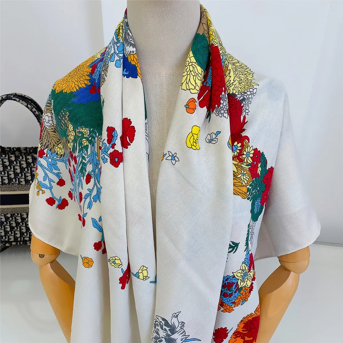 130cm Horse Flowers Silk Wool Scarves Ladies Warm Autumn and Winter Scarf Indoor Shawl Nap Blanket