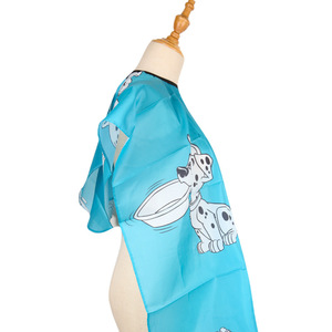 Capa de peluquería azul de poliéster resistente al agua para peluquería en casa - Product Image 4