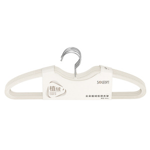 Cintre à vêtements floqué épaissi, col court 8 cm, antidérapant, protection d'épaule, pour rangement domestique, en tissu velours - Product Image 3