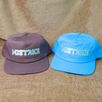 Gorra Snapback Ajustable con Hebilla de Plástico y Bordado Plano Personalizado de Marca, de Algodón Puro con Visera Plana