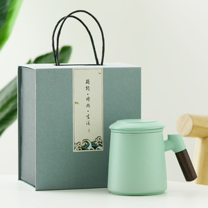 Tasse à thé de bureau personnalisée de grande capacité Tasse en céramique au design moderne <span class=keywords><strong>avec</strong></span> poignée en bois <span class=keywords><strong>Filtre</strong></span> à couvercle pour la séparation du thé - Product Image 1