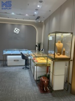Design d'intérieur moderne pour bijouterie, éclairage LED sur mesure, vitrine de présentation de bijoux, armoire de présentation