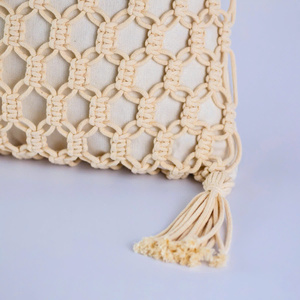 Coussin en tricot rayé personnalisé en polyester/coton fait à la main par JNC Macrame Vietnam pour la maison et l'hôtel - Product Image 3