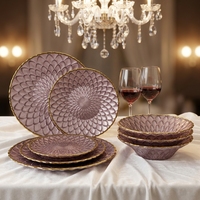 Assiette de présentation en verre, assiette à dîner, bol avec bord doré, texture de pétales de fleurs, bord décoratif pour la vaisselle de mariage et de banquet