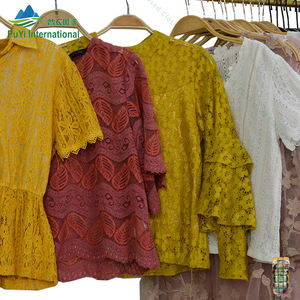 Camicette in maglia estiva di seconda mano da donna abbigliamento usato di marca Singapore per vestiti donna - Product Image 3