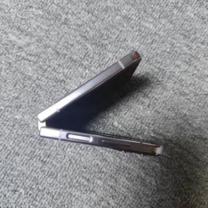 โทรศัพท์มือถือแบบพับได้รุ่น Flip 4 เวอร์ชั่นอเมริกา สภาพ <span class=keywords><strong>A</strong></span>+ เหมือนใหม่ 99% แบตเตอรี่ 6.7/3700mAh กล้อง 12MP ความจุ 128GB/256GB ของแท้ 100% ปลดล็อคแล้ว - Product Image 3