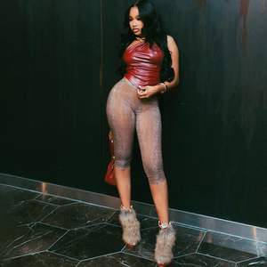 Ensemble 2 pièces personnalisé 2026 pour femme : Haut asymétrique en similicuir et pantalon translucide moulant, style robe de soirée en tissu métallisé - Product Image 1