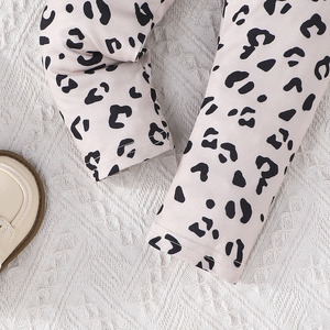 ชุดเซ็ตสองชิ้นสำหรับเด็กผู้หญิง ลายยิ้ม เสื้อแขนยาวและกางเกงลำลอง สำหรับกิจกรรมกลางแจ้งและพักผ่อน - Product Image 6