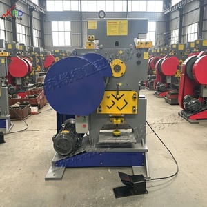 Machine de découpe et de poinçonnage CNC hydraulique 900 kN pour profilés en acier, directement de l'usine - Product Image 4