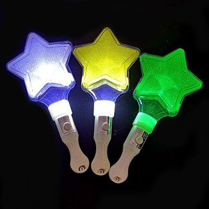 Bâton lumineux LED en forme d'étoile, lumière clignotante en plastique pour accessoires de spectacle sur scène de concert 604 - Product Image 1