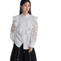 Chemise longue en coton pour femme, collection Printemps Précoce, avec broderie française unique et design ajouré, col montant ajusté et boutons