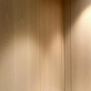 Panneaux décoratifs muraux solides en placage de bois naturel direct d'usine mur de fond simple pour feuille de bois de placage de salon - Product Image 1
