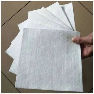 Géotextiles de drainage d'ingénierie utilisés dans les tuyaux perforés optimisent le flux d'eau et retiennent la terre. - Product Image 2