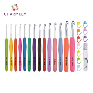 Juego <span class=keywords><strong>de</strong></span> ganchos <span class=keywords><strong>de</strong></span> ganchillo <span class=keywords><strong>de</strong></span> agarre suave TPR <span class=keywords><strong>extra</strong></span> largo, <span class=keywords><strong>agujas</strong></span> <span class=keywords><strong>de</strong></span> tejer ergonómicas con accesorios para proyectos <span class=keywords><strong>de</strong></span> tejer a mano - Product Image 3