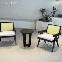 Chaise d'extérieur en bois avec dossier tressé et coussin pour jardin, terrasse et café