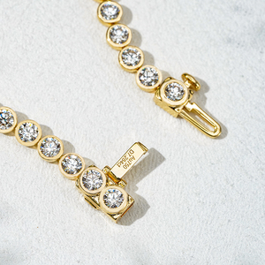 Pulsera de tenis Starsgem de oro amarillo de 10k con diamantes de laboratorio sueltos DEF VS de corte redondo de 3.8mm y engaste de bisel - Product Image 4