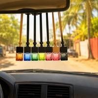 Diffuseur d'arômes en verre carré suspendu pour voiture, 8 ml, avec bouchon en bois, rechargeable, 7 couleurs, OEM ODM, vente en gros