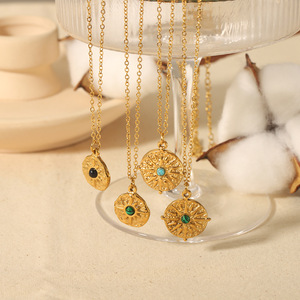 Collar con colgante de sol de estilo europeo, chapado en oro de 18 quilates, engaste de bisel de acero inoxidable para mujer, joyería de fiesta TN3235 - Product Image 2