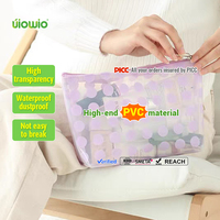Sac cosmétique portable en PVC imperméable avec fermeture éclair et logo personnalisé UIOWIO, pochette de maquillage tendance, vente en gros d'usine pour les voyages et la beauté