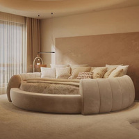 Lit rond rotatif de luxe moderne italien en crème gonflée, matelas king size, cadre de lit rond en senna doux et luxueux