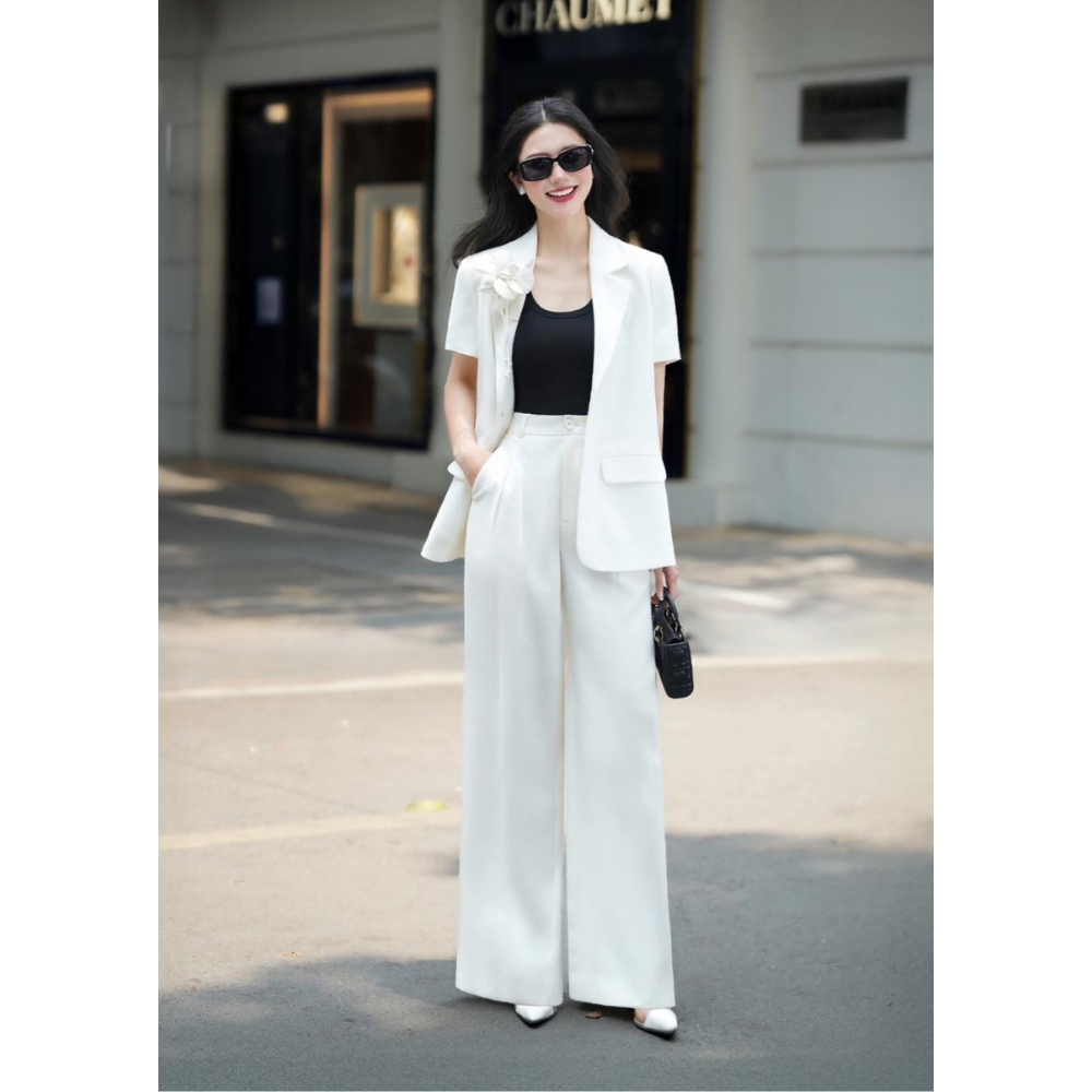 สีขาวครีม