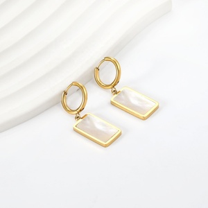 Bijoux de mode en gros, acier inoxydable plaqué or 18 carats, boucles d'oreilles géométriques rectangulaires en forme de coquille de cauris pour femmes - Product Image 4