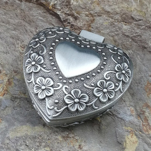 Scatola magica ~ scatola d'amore in metallo retrò Ultra-squisita per regalare la collana gioielli portaoggetti natalizi organizzatore di gioielli - Product Image 1