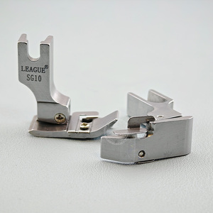 Prensatelas SG10/SG15/SG20/SG30/SG50 con guía de resorte, prensatelas elevador articulado, prensatelas compensador derecho con guía para puntada recta - Product Image 1