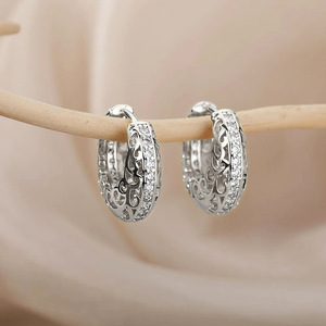 Orecchini a Cerchio Floreali Traforati alla Moda per Donne, Accessori per Orecchie Geometrici e Texturizzati per Uso Quotidiano, Outfit Casual e Regalo - Product Image 5