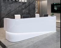 Comptoir d'accueil minimaliste en bois pour bureau, hall d'entrée, commerce, clinique ou projet de réception