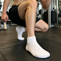 Chaussettes de sport basses en maille respirante et absorbante pour jeunes hommes, avec logo personnalisé, écologiques, pour l'entraînement quotidien – Vente en gros