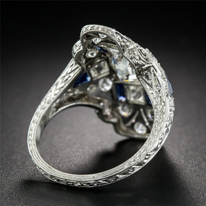 Anello con Motivo Traforato Stile Palazzo per Donne, Gioiello di Moda con Accento Blu, Vendita all'Ingrosso - Product Image 4