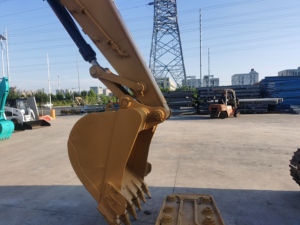 รถขุดตีนตะขาบ Caterpillar 320D2 มือสอง ใช้งานน้อย ได้รับการรับรองมาตรฐาน CE พร้อมหัวต่อแบบ Quick Coupler และหัวเจาะ - Product Image 5