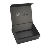 Boîte à vêtements en carton rigide de luxe avec revêtement UV gaufré personnalisé, doublure en éponge pour l'emballage de vêtements, chaussettes, chemises, robes, costumes