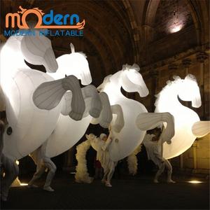 Costume de <span class=keywords><strong>ballon</strong></span> <span class=keywords><strong>gonflable</strong></span> licorne cheval lumineux à LED RGB en tissu Oxford 210D blanc pour festivals et fêtes en extérieur, 8-10 pieds, pour défilés et vente - Product Image 4