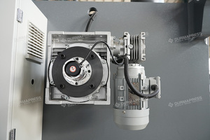 Machine de découpe à guillotine hydraulique automatique intégrée avec bras robotique pour le traitement de la tôle et support de matériaux pneumatique - Product Image 4