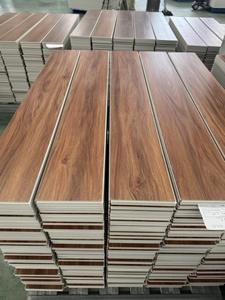 Suelo Vinílico SPC Rígido de Alta Calidad, Resistente al Desgaste e Impermeable, con Sistema de Click y Rodapiés a Juego, Suministro Directo y Estable - Product Image 1