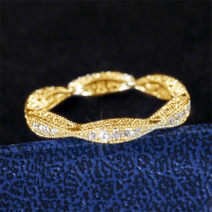 Anello Minimalista Traforato Intagliato per Uomo e Donna, Gioiello da Dito alla Moda - Product Image 3