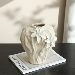Ensemble de vases en céramique 3D Flolenco, élégants et faits <span class=keywords><strong>à</strong></span> la main, design floral émaillé blanc, <span class=keywords><strong>vase</strong></span> artisanal exquis pour la décoration de centre de table de mariage - Product Image 4