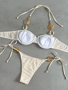 Conjunto de bikini de 2 piezas para mujer al por mayor, con aros, copas acolchadas, transpirable, de secado rápido, con cuentas de resina y tanga con lazo lateral. - Product Image 3
