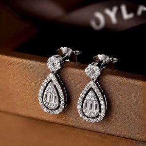 Pendientes de Novia Dylam con Forma de Lágrima, Elegantes para Bodas y Graduaciones, para Mujeres, Novias y Damas de Honor, con Circonita Cúbica 5A y Corte Baguette - Product Image 6