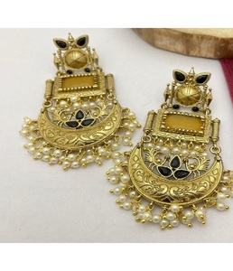 Pendientes de Perlas con Baño de Oro de Primera Calidad para Mujer, Joyería de Moda, Diseño Ligero para Uso Diario y Bodas - Product Image 1
