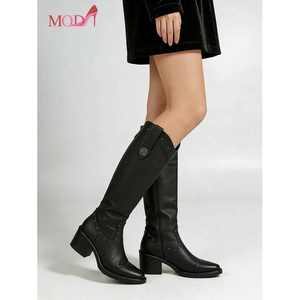 Botas Negras de Mujer Mod1 con Diseño de Remaches, Punta Puntiaguda, Tacón Grueso, Botas Clásicas para Vacaciones - Product Image 2