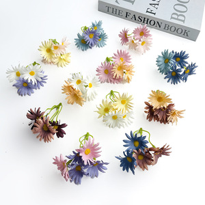 Flores Artificiales de Margarita de 8cm de Alto para Decoraciones de Boda y Accesorios para el Hogar - Product Image 1
