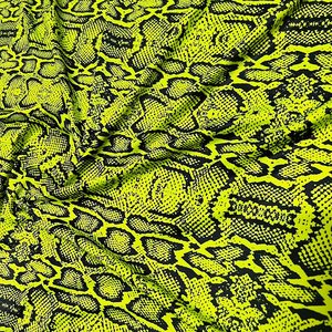 Telas de baño con estampado de serpiente, personalizado, sostenible - Product Image 1