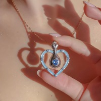 Collier Pendentif Étoile Fille Magique en Or Émaillé avec Breloques en Cristal Rubis, Breloque Étoile Suspendue, Chaîne Délicate, Bijou Cadeau pour Femme