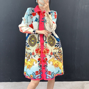 Vestido de manga plisado Miyake con estampado de longitud media, que estiliza y rejuvenece, para madre, nueva colección otoño 2026 - Product Image 1