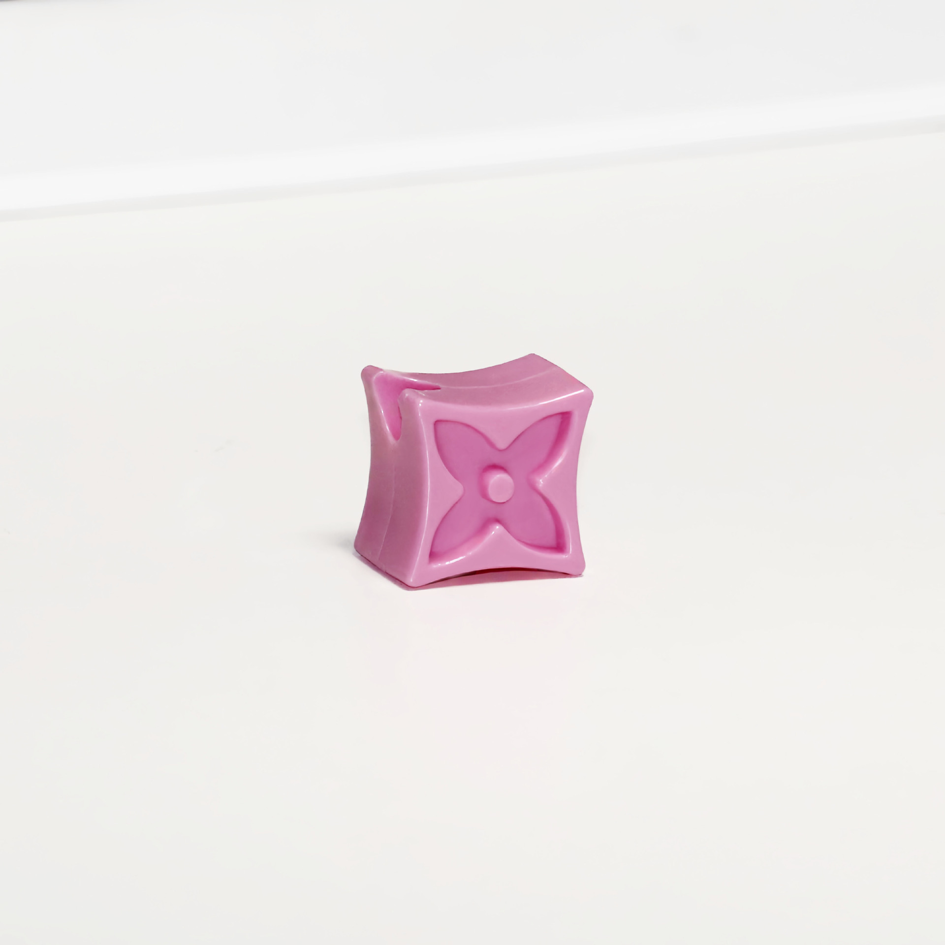 Trèfle à quatre feuilles concave [rouge rosé]