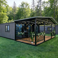 Rumah Mungil Modern 20ft 40ft Tahan Cuaca dengan Rangka Baja Modular, Pintu Kaca Geser, dan Beranda untuk Vila di Tempat Perkemahan